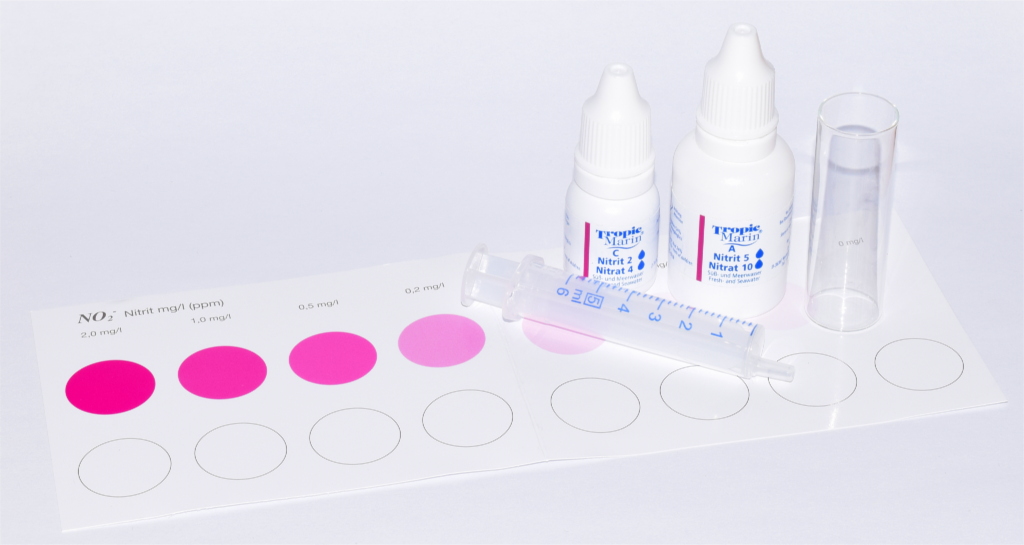 Nitrite test components in the Tropic Marin set