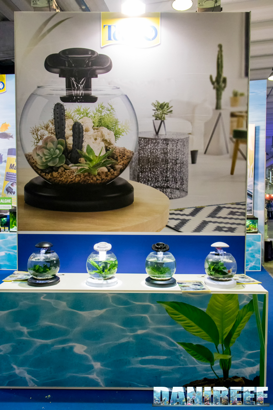 I nuovi acquari globe presso lo stand Tetra al PetsFestival 2018