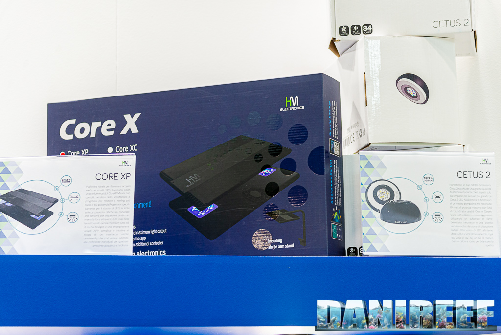 La nuova plafoniera HM Electronics Core X presso lo stand Funhobby allo Zoomark 2021