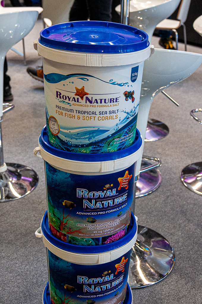 Royal Nature proposes the Advanced Pro Formula salt for fish and soft corals and another for hard reefs corals