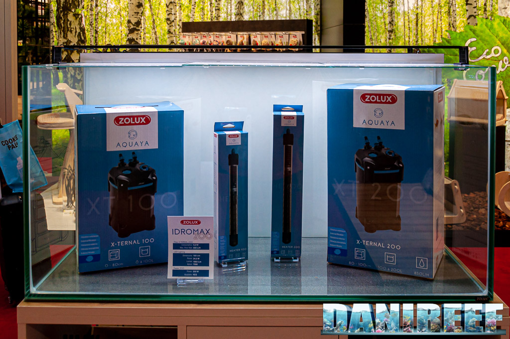 Products from the Aquaya series displayed in an Idromax tank