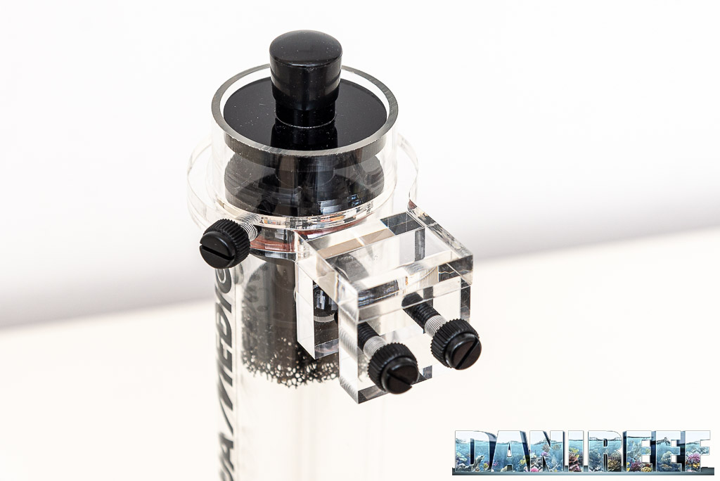 Un filtro per tutto, piccolissimo: Aqua Medic Multi Reactor S - aggancio al vetro