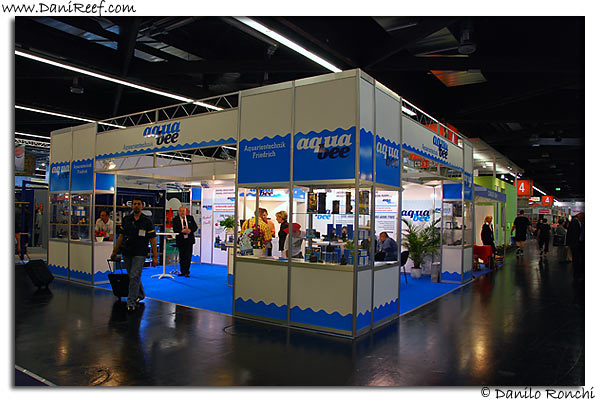 Aquabee stand