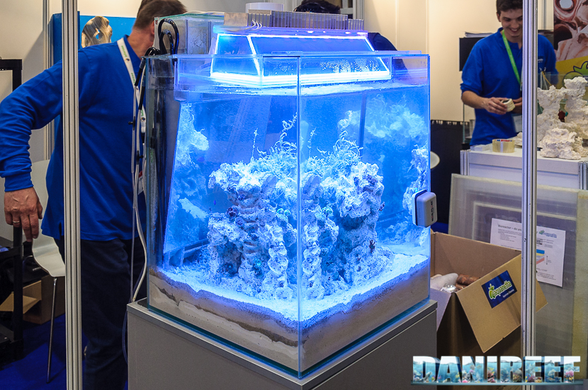 Il prototipo di acquario all-in-one Aquanetta presente nello stand in Interzoo 2016. 2016_05 Interzoo Norimberga Aquanetta Bioreactor 06