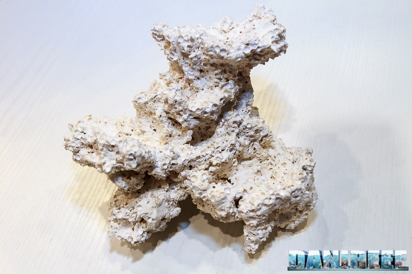 Le rocce artificiali Aquanetta possono in qualche caso sostituire le rocce vive in acquari di barriera. 2016_05 Interzoo Norimberga aquanetta 267