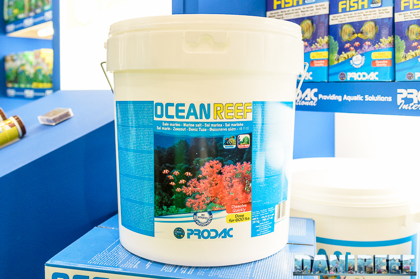La confezione da 20Kg del sale Prodac Ocean Reef nel robusto secchio in plastica. 2016_05 Interzoo Norimberga prodac sale ocean reef 1780