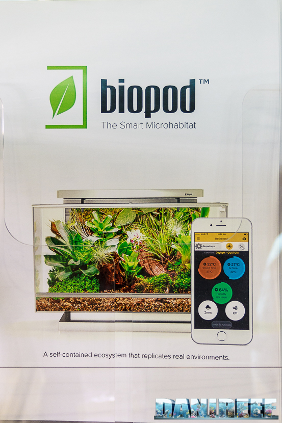 Una brochure del Biopod su cui fa capolino l'applicativo di controllo nella versione iOS. 2016_05-interzoo-norimberga-biopod-488
