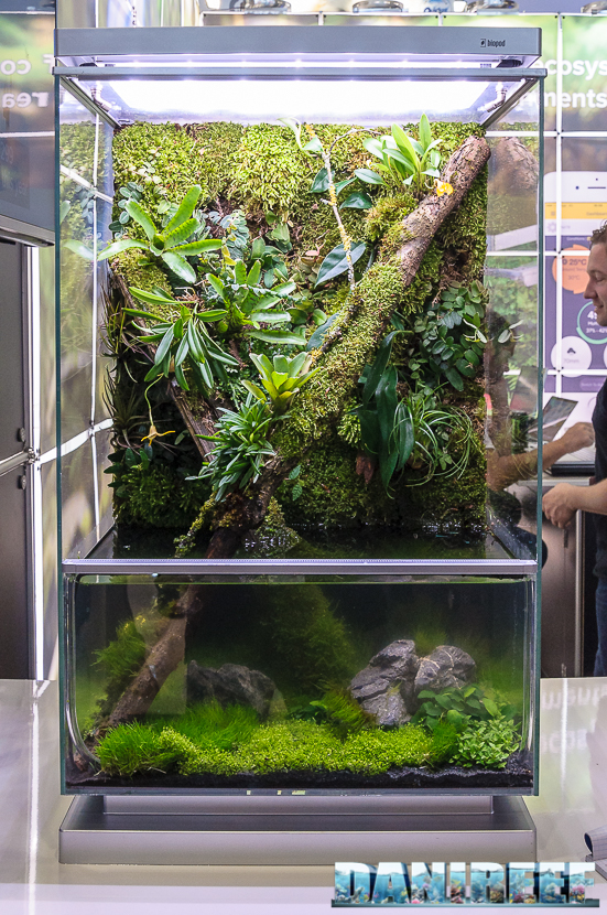 "Living Wall" - La "parete vivente" è il cuore nevralgico del Biopod, in essa avviene gran parte del processo di filtrazione 2016_05-interzoo-norimberga-biopod-506