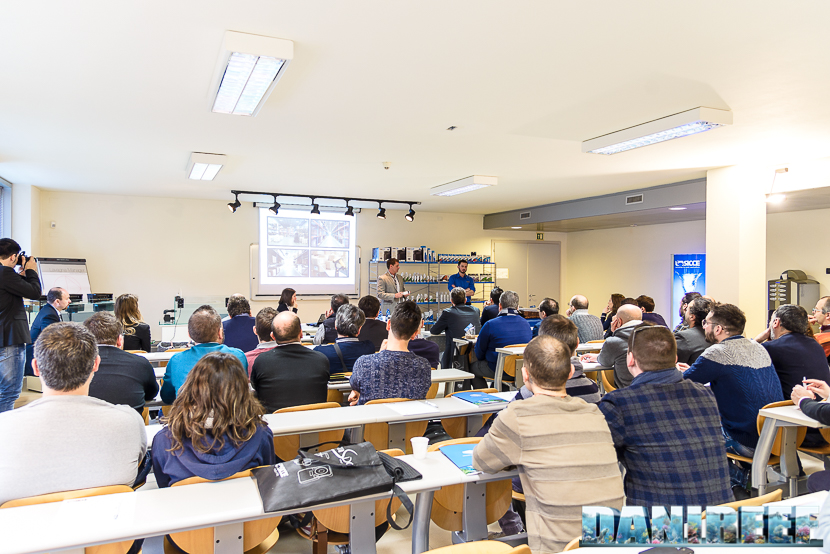 Un momento del Sicce-Seachem Open House con la presentazione Seachem. Un momento del Sicce-Seachem Open House con la presentazione Seachem.