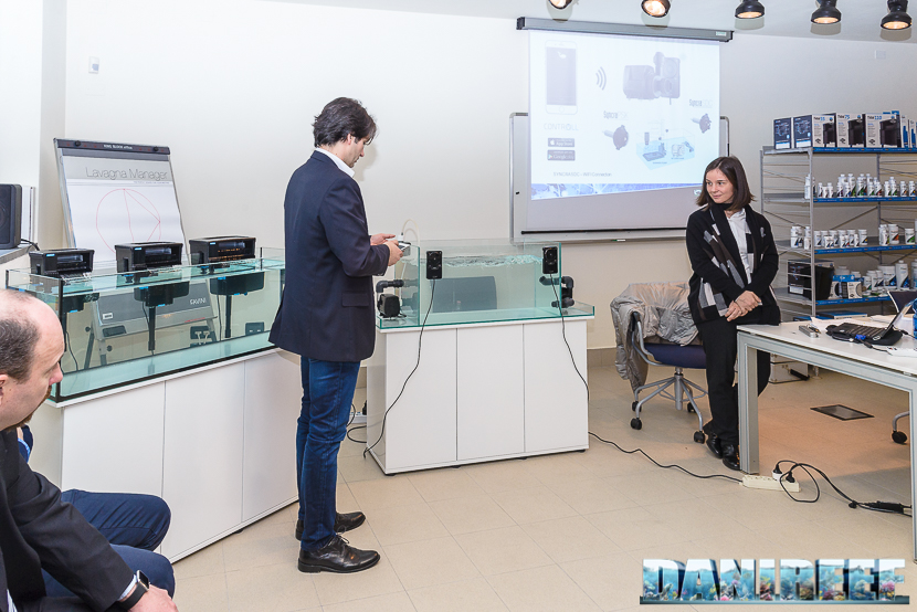La prova al banco della Syncra Advanced, con l'applicazione ContrAll, interfaccia Wi-Fi con i sistemi iOS e Android. La prova al banco della Syncra Advanced, con l'applicazione ContrAll, interfaccia Wi-Fi con i sistemi iOS e Android
