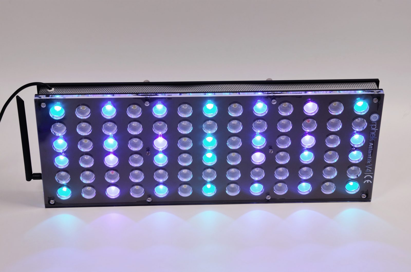 Plafoniera Orphek Atlantik V4 - Led accesi sul canale 2 Plafoniera Orphek Atlantik V4 - Led accesi sul canale 2