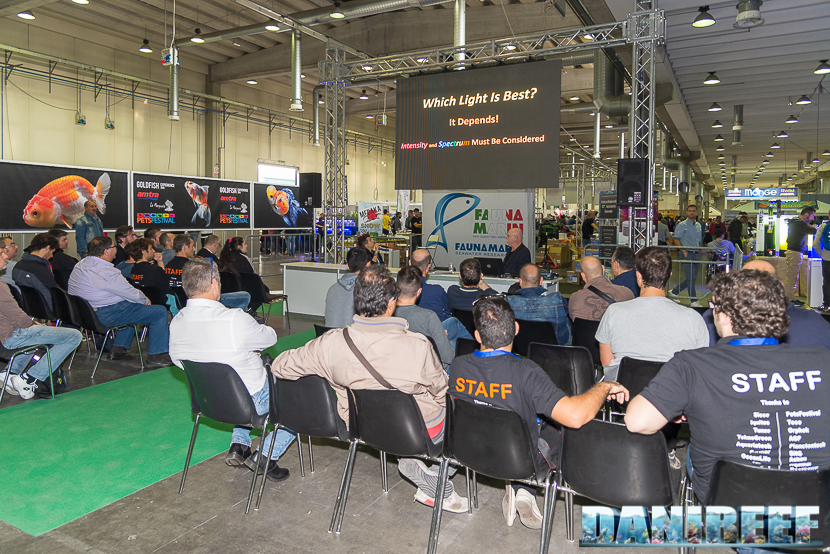 Conferenza di Dana Riddle sull'illuminazione per acquario marino al PetsFestival 2018