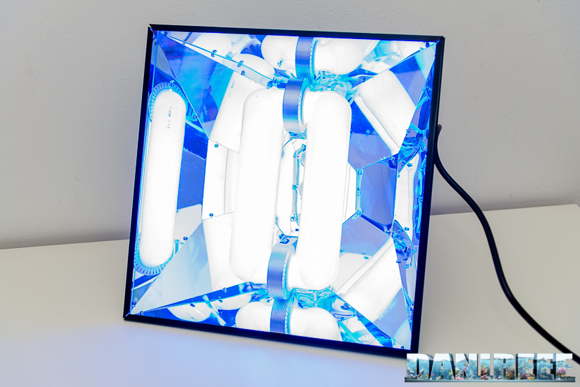 Plafoniera ad induzione H.V. Innovation Blue da 18.000°K e 80 watt Plafoniera ad induzione H.V. Innovation Blue da 18.000°K e 80 watt