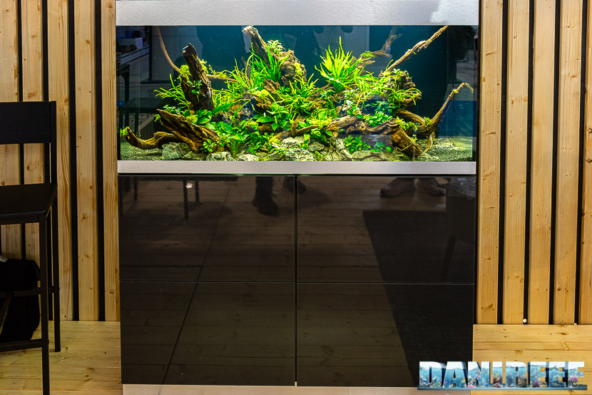 Fiera Zoomark 2019 a Bologna: un acquario allestito in aquascaping presso lo stand OASE