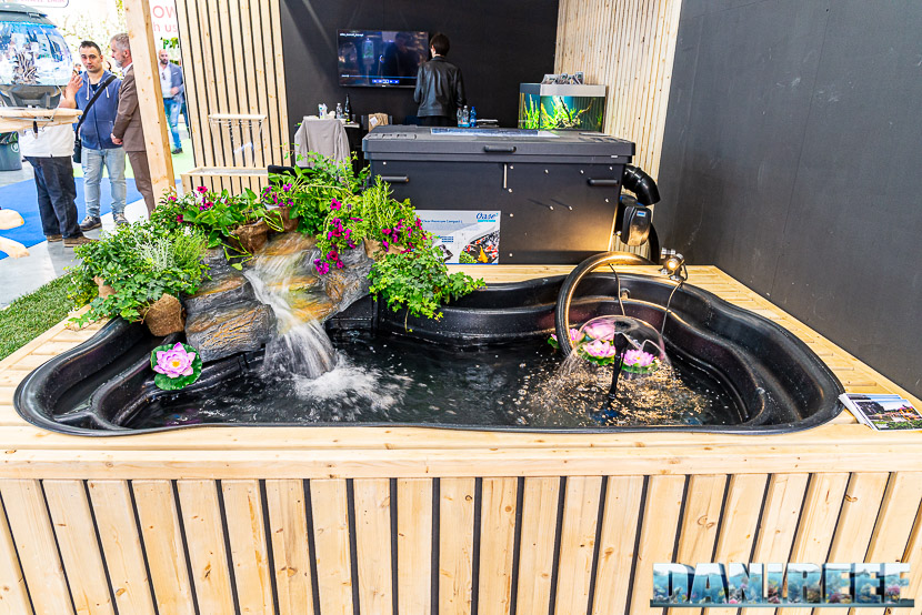Fiera Zoomark 2019 a Bologna: Un laghetto prefabbricato presso lo stand OASE
