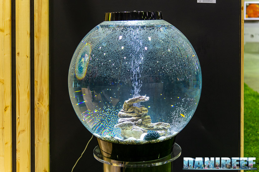 Oase porta laghetti, acquari e lo splendido biOrb al PetsFestival 2019: il biOrb acquario