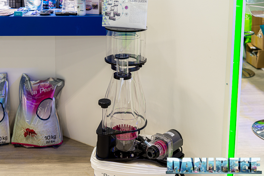 il nuovo schiumatoio AquaMedic Ocean Queen presso lo stand Funhobby allo Zoomark 2021