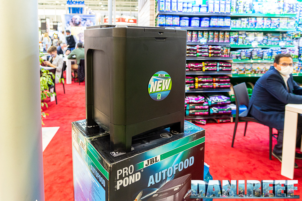 Zolux presenta la mangiatoia con pannelli solari di JBL a Zoomark 2021: JBL Propond Autofood