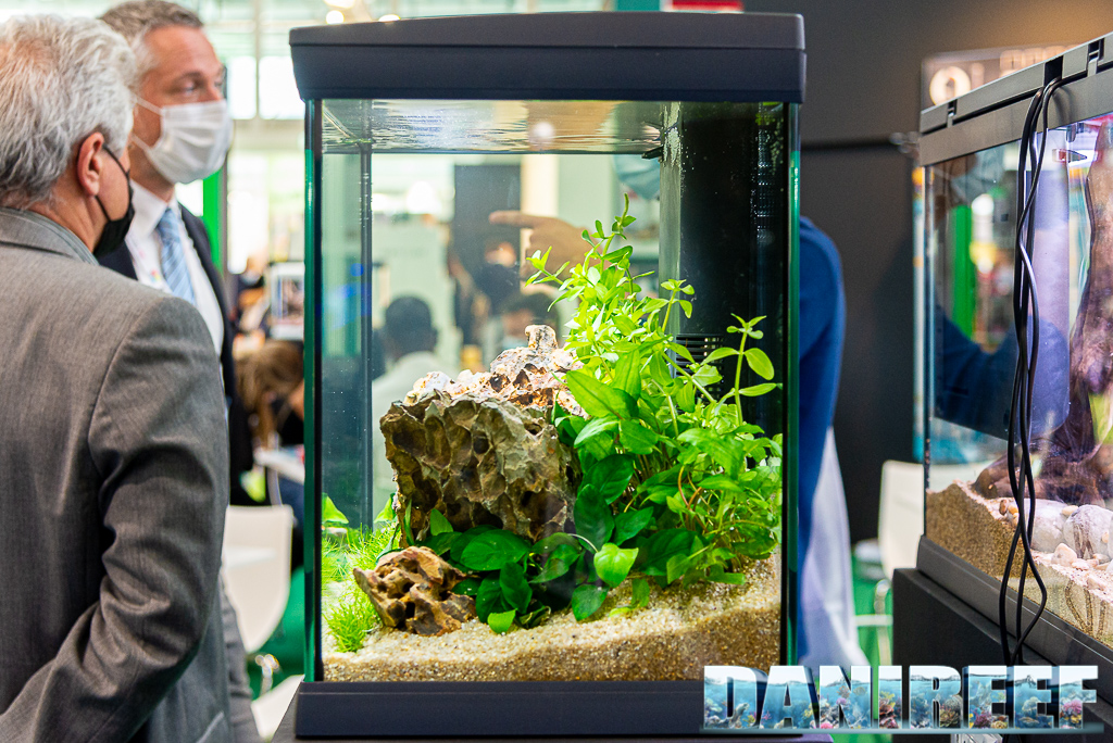 I nuovi acquari mirabello, novità 2021, presso lo stand Newa a Zoomark 2021