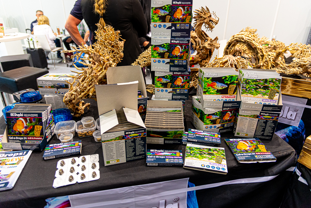 Gel feeds at Dupla's booth