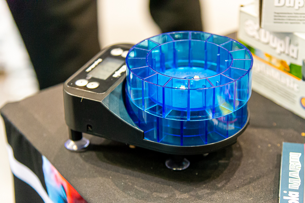 The new automatic feeder at Dupla's booth at the Interzoo 2022