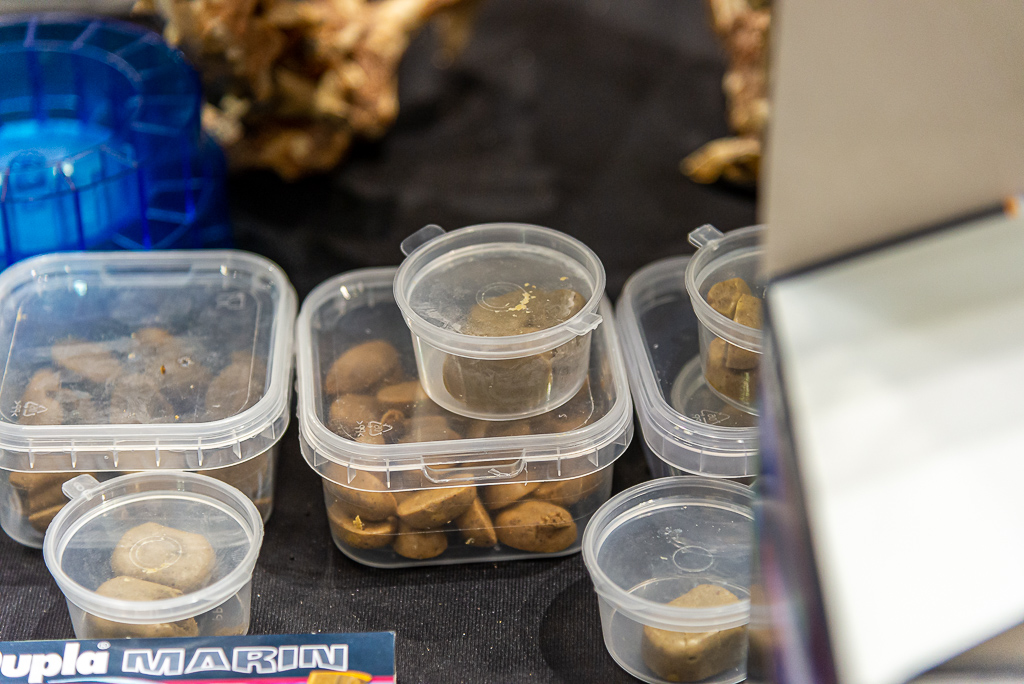 Details of the gel feeds at Dupla's booth