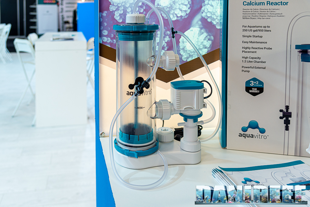 Novità Seachem: Il nuovo reattore di calcio Element Ca Calcium Reactor a Interzoo 2022.