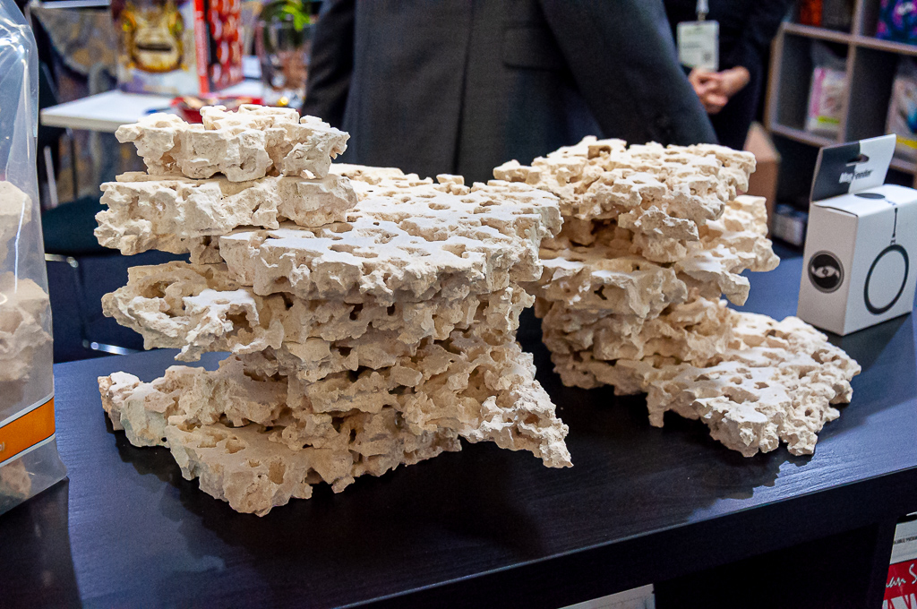Rocce sintetiche Stax da Two Little Fishies al proprio stand all'Interzoo 2022