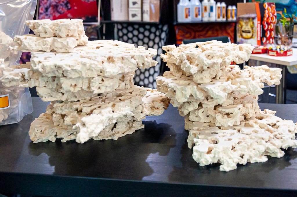 Rocce sintetiche Stax da Two Little Fishies al proprio stand all'Interzoo 2022
