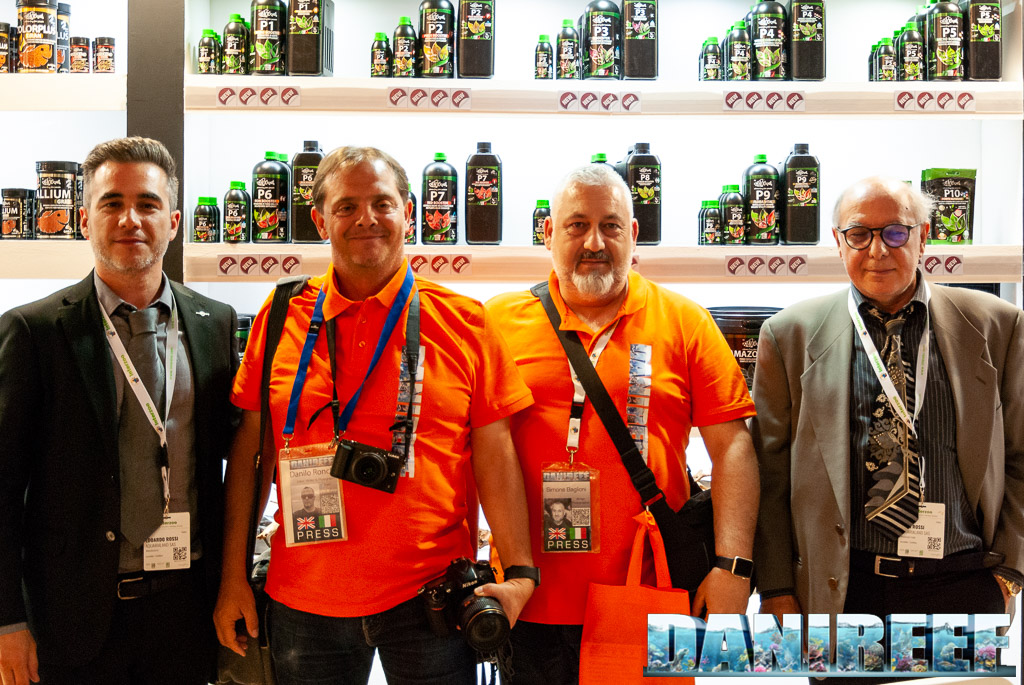 Da sinistra Edoardo Rossi, DaniReef (Danilo Ronchi), Hioct999 (Simone Baglioni) e Luigi Rossi allo stand Aquarialand - Interzoo 2022