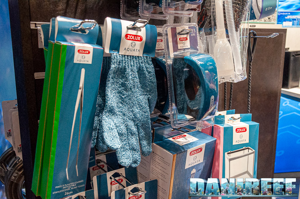 A display with some Aquaya accessories