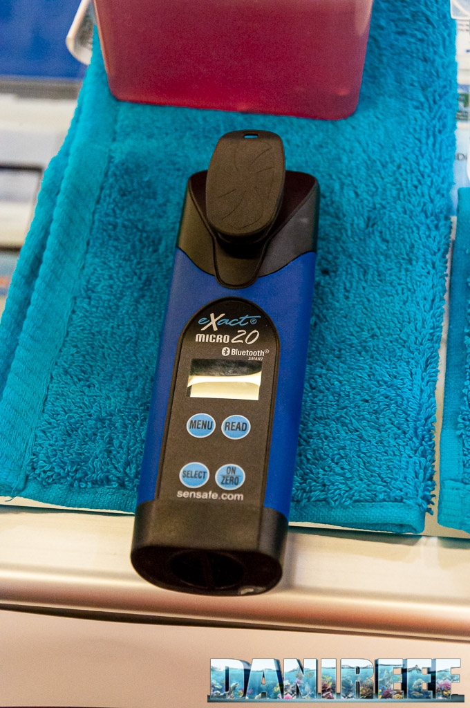 The eXact® Micro 20 photometer with Bluetooth Smart connectivity. It can make measurements on two wavelengths