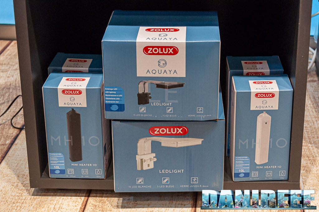 La plafoniera Aquaya FR Led Light e a lato i riscaldatori Mini Heater 25