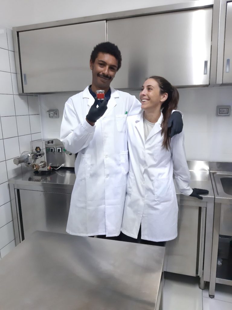 Nicola e Clemence nella struttura di BEA