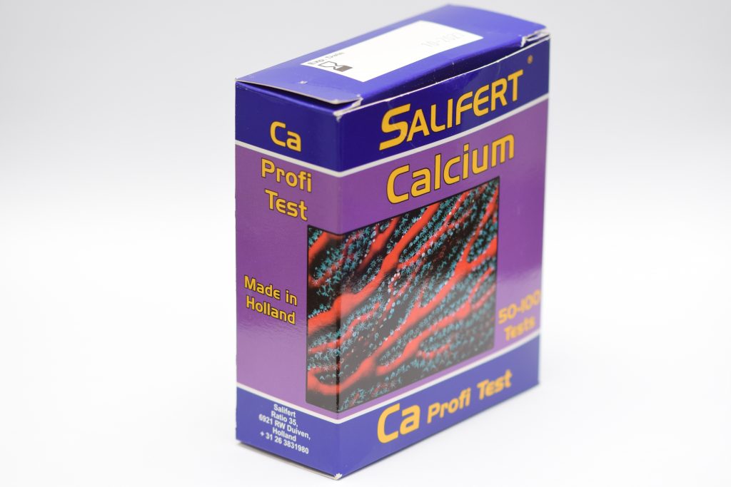 Il test per il calcio Salifert nella sua scatola, di lato.