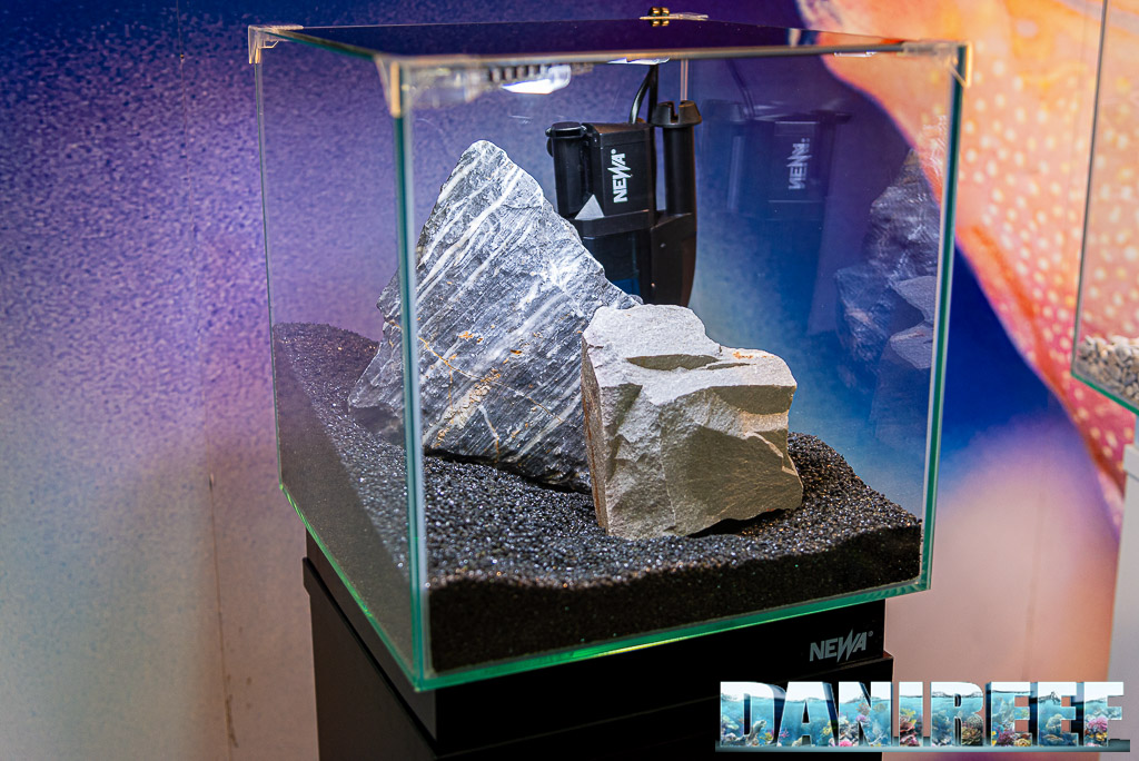Nuovo acquario Newa EGO Full 20 litri con mobiletto e coperchio nero al PetsFestival 2023