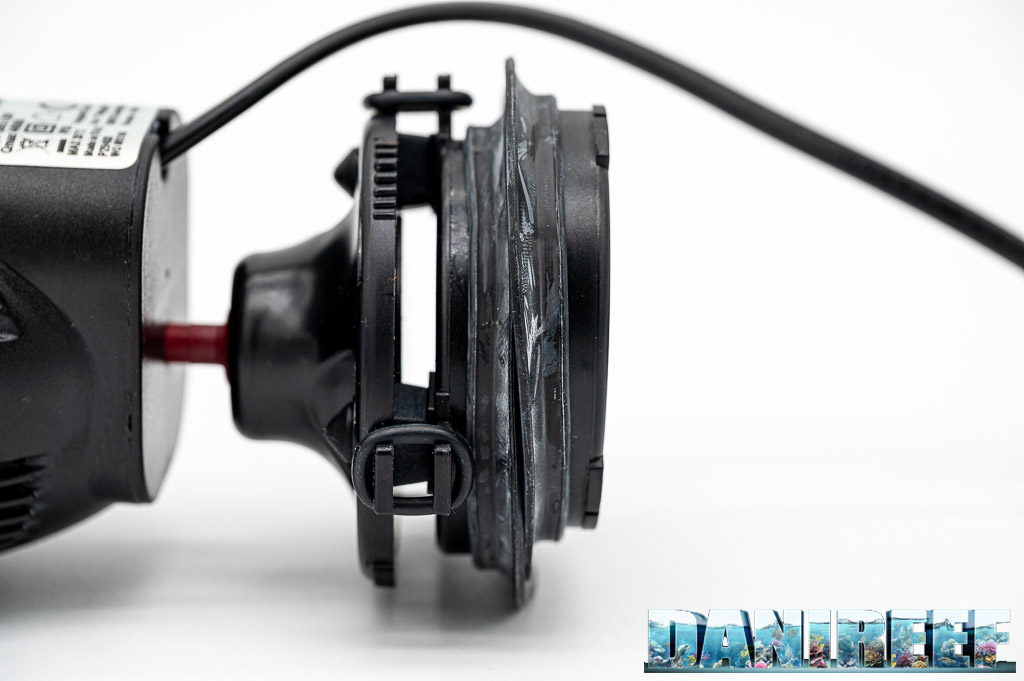 Le due magnetoventose accoppiate in una Hydor Evo 4400