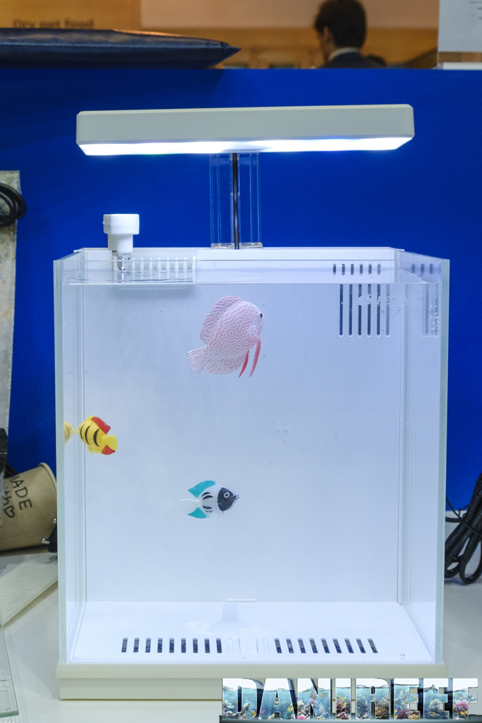 Il Mini Eco Aquarium di Resun è un sistema all-in-one da appena 8 litri di capacità Il Mini Eco Aquarium di Resun è un sistema all-in-one da appena 8 litri di capacità