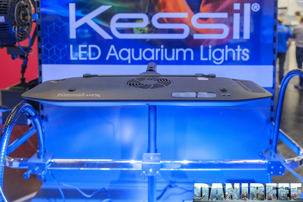 Forma classica per la Kessil AP9X esposta ad Interzoo 2024 Forma classica per la Kessil AP9X esposta ad Interzoo 2024