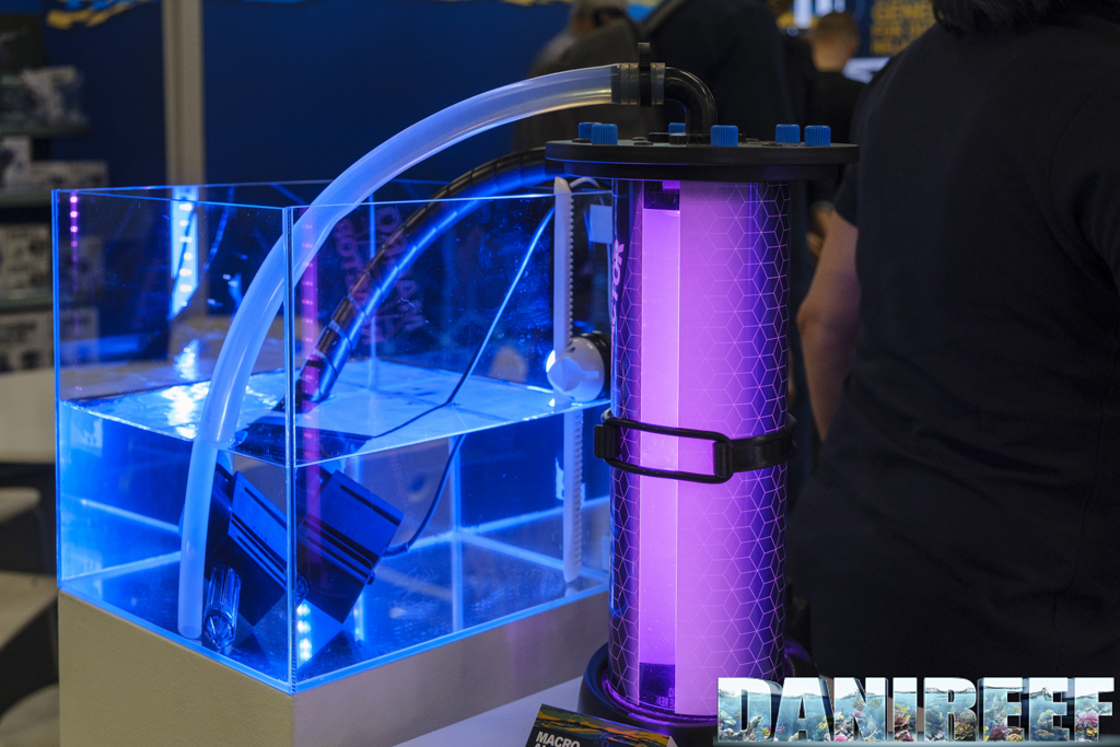 Il Tunze Macroalgae Reactor 3182 dispone di una barra LED da 9 Watt Il Tunze Macroalgae Reactor 3182 dispone di una barra LED da 9 Watt