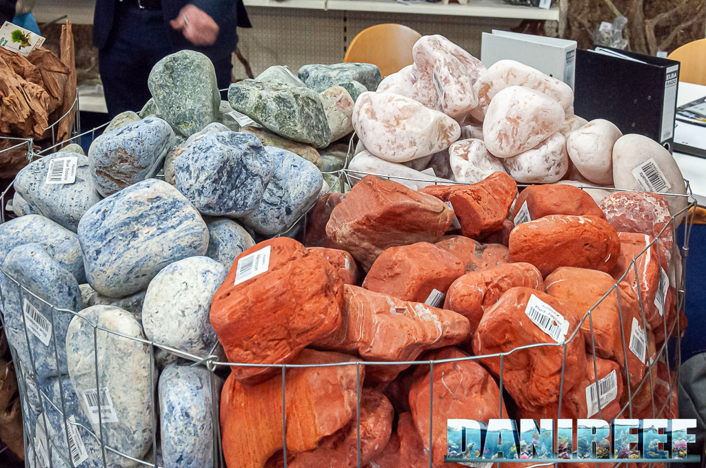 Rocce di vario tipo e colore permettono di giocare con gli allestimenti più audaci Rocce di vario tipo e colore permettono di giocare con gli allestimenti più audaci