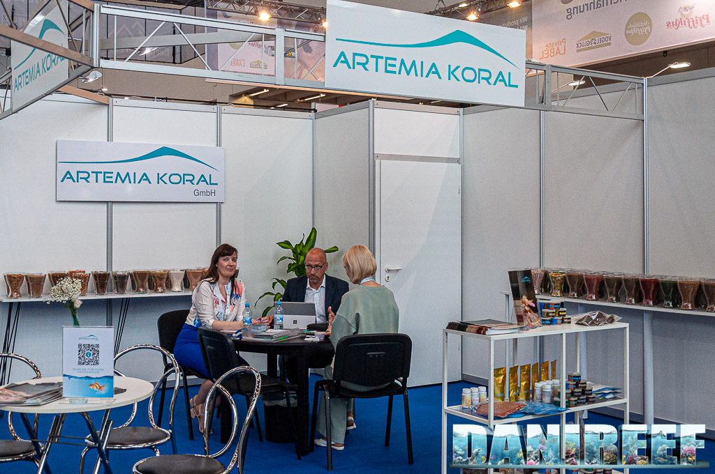 Lo stand Artemia Koral con i suoi alimenti liofilizzati al padiglione 4A di Interzoo 2024