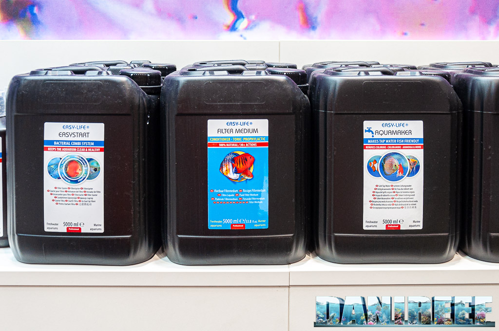 I contenitori dei Easy-Life sono in plastica nera per proteggere il prodotto dalla luce I contenitori dei Easy-Life sono in plastica nera per proteggere il prodotto dalla luce