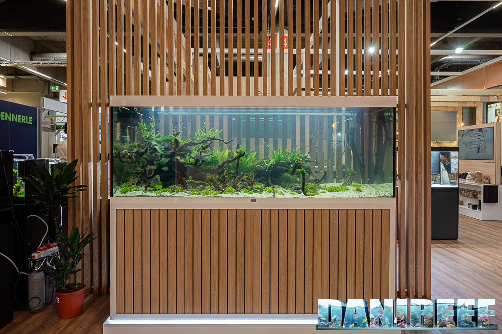 E nuovi acquari dalle dimensioni... maggiorate allo stand Aquatlantis a Interzoo 2024
