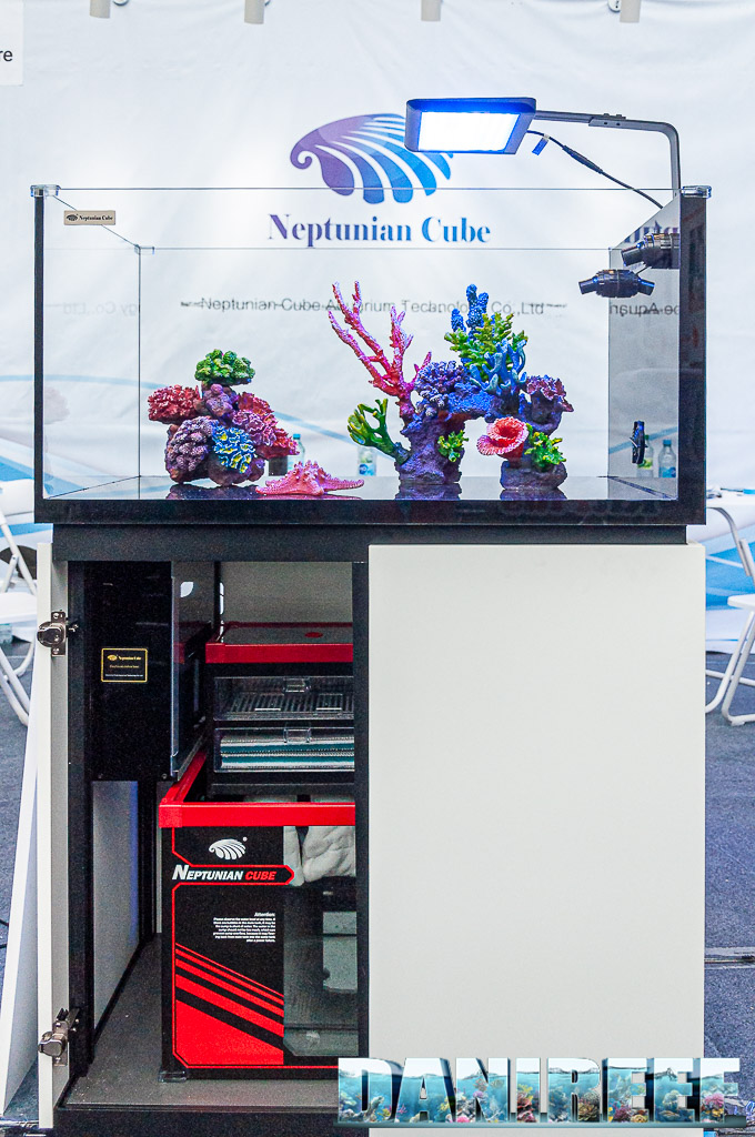 Il Neptunian Cube della serie Fresh (F) esposto in fiera Il Neptunian Cube della serie Fresh (F) esposto in fiera