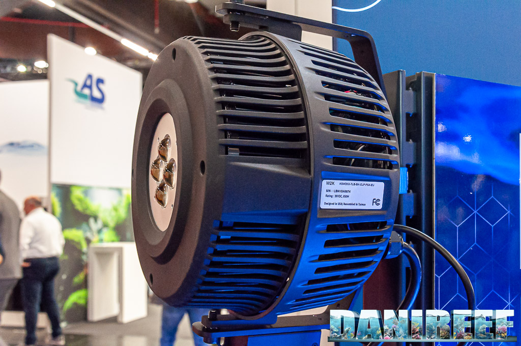800 Watt di potenza per la Kessil W2K in versione Tuna LIght Blue (TLB) 800 Watt di potenza per la Kessil W2K in versione Tuna LIght Blue (TLB)