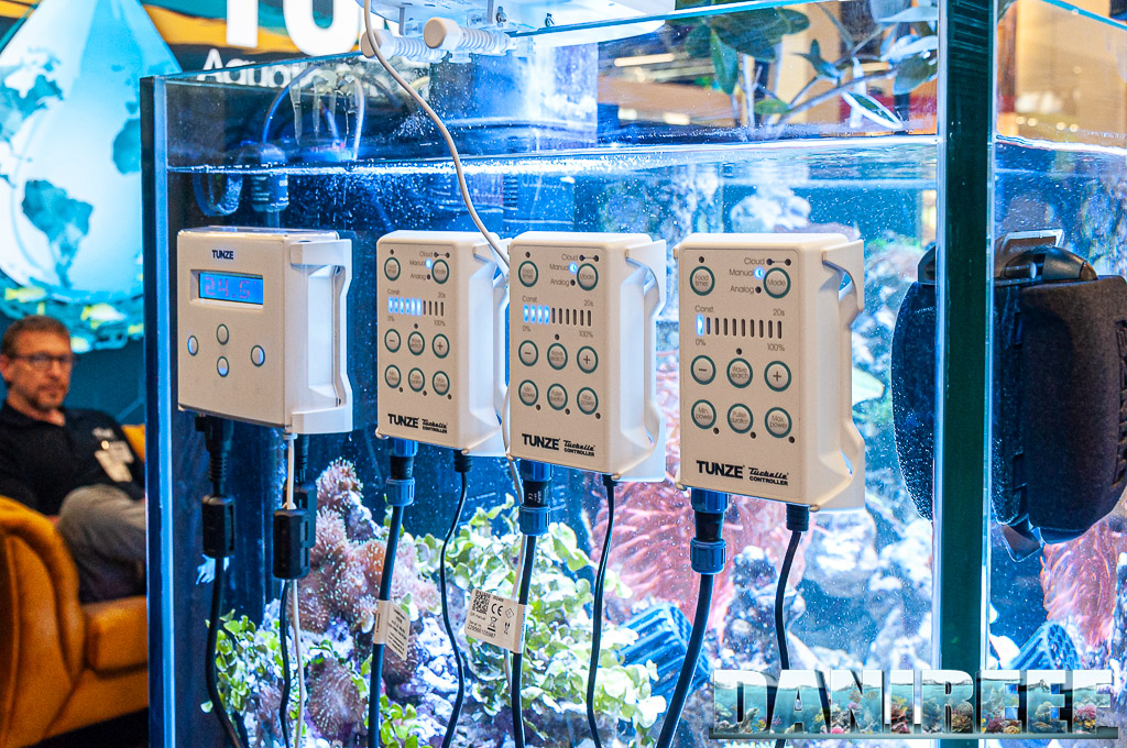 Lo SmartController Tunze e i Turbelle Controller 7020 nella vasca espositiva Lo SmartController Tunze e i Turbelle Controller 7020 nella vasca espositiva
