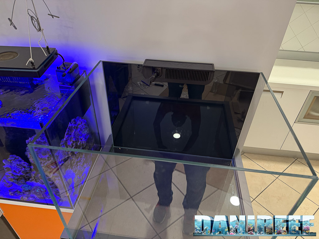 Acquario Nyos Opus G2 250 PRO montato e visto da sopra
