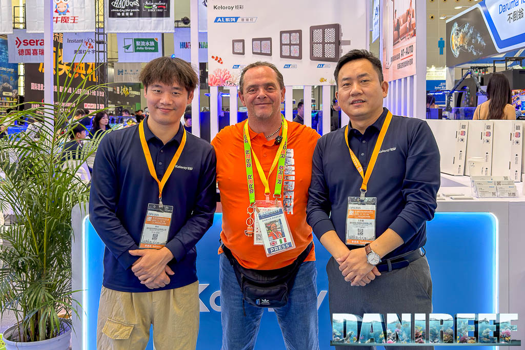 DaniReef with Mori on the left, Keloray sales manager, and Wang Zhiqiang, owner of Keloray
