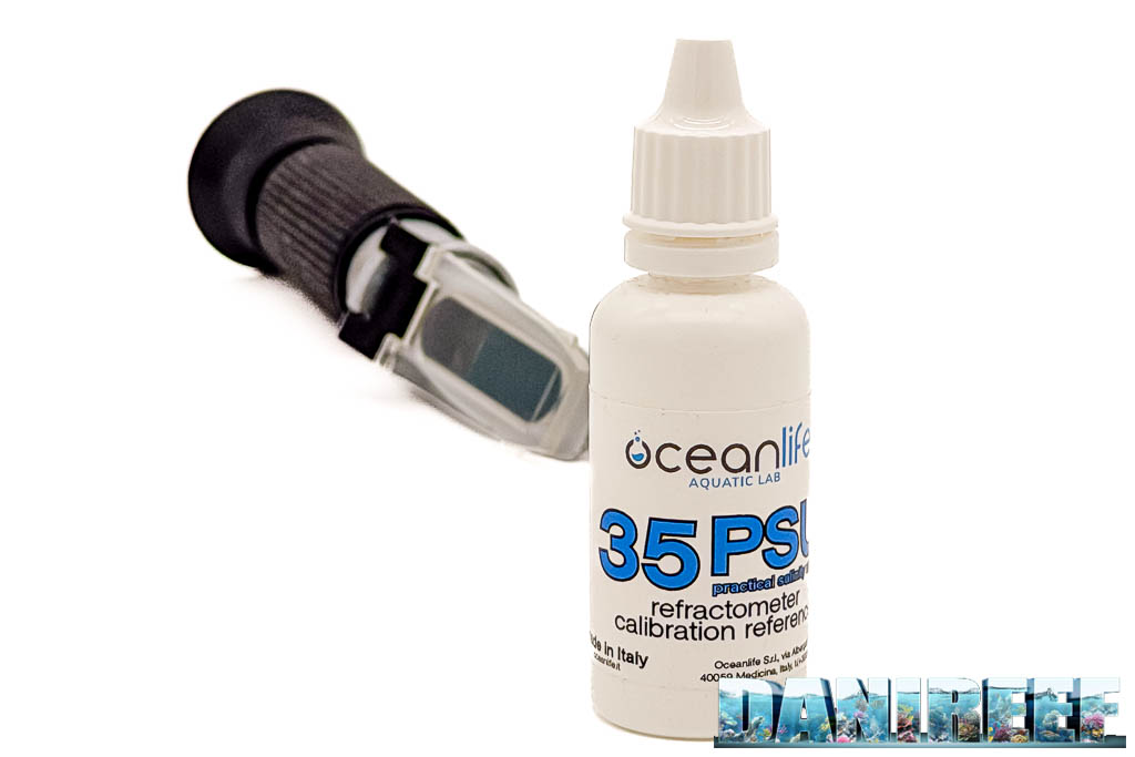 Soluzione di taratura a 35 PSU da OceanLife con rifrattometro